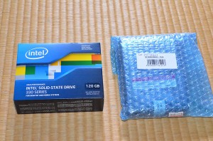 買ったストレージ(左がSSD、右がHDD)