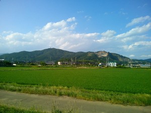 小田から見た宝篋山