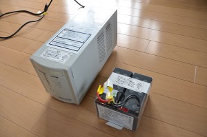 UPS 本体と交換用バッテリーパック