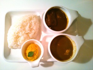 ボンディ松戸店のチキンカレーとポークカレー