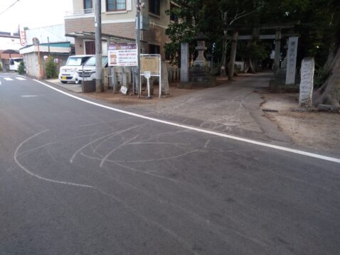 八坂神社近くの山車の轍